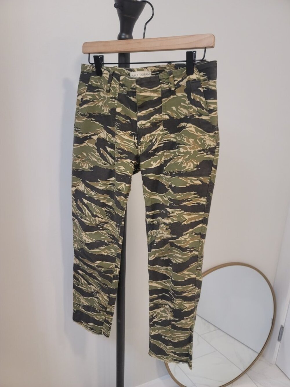 Nili Lotan Women's Jenna Pants Size 6 Green Cotton Twill Tiger Print Camo